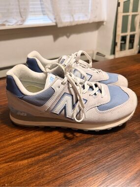 New Balance 574 Men’s Size 9 Low-Top suede Sneakers - Light Blue & White